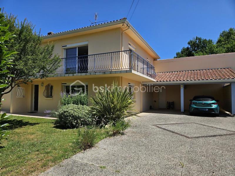 Maison traditionnelle - 244 m² - 5 pièces