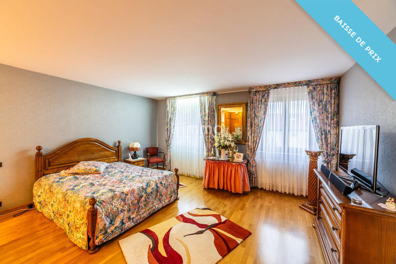 Maison - 270 m² - 5 pièces