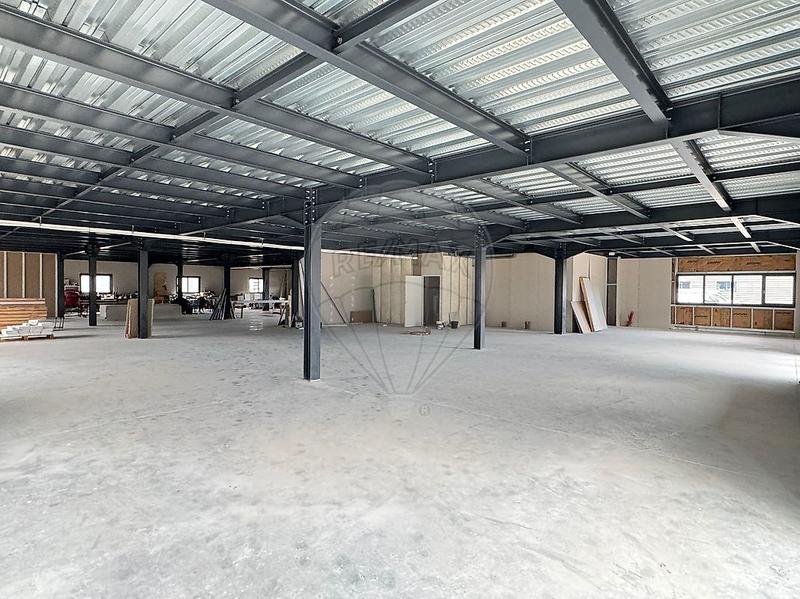 Local commercial - 700 m² - 1 pièce