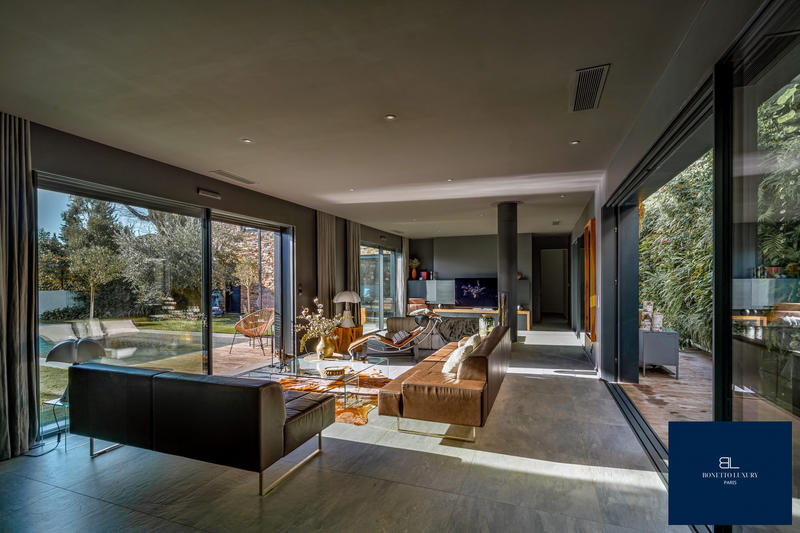 Maison contemporaine - 218 m² - 6 pièces