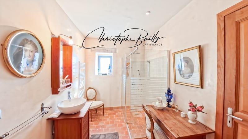 Propriété - 310 m² - 11 pièces