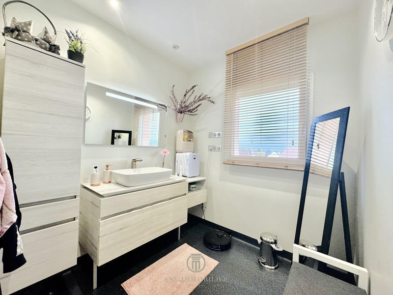 Maison - 239 m² - 9 pièces