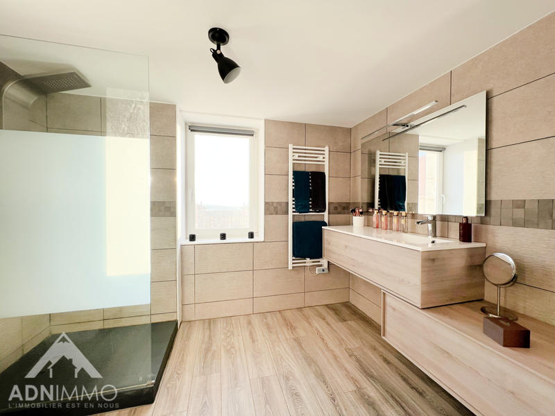 Maison - 290 m² - 8 pièces