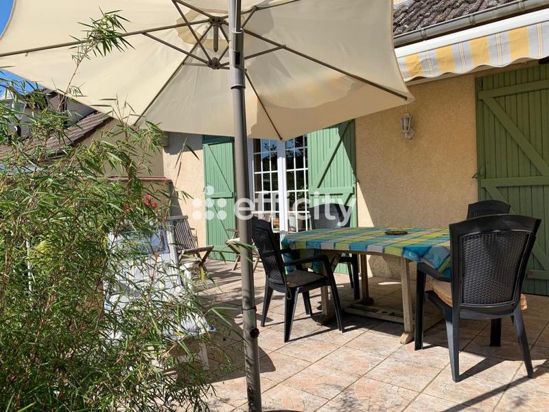 Pavillon - 250 m² - 7 pièces