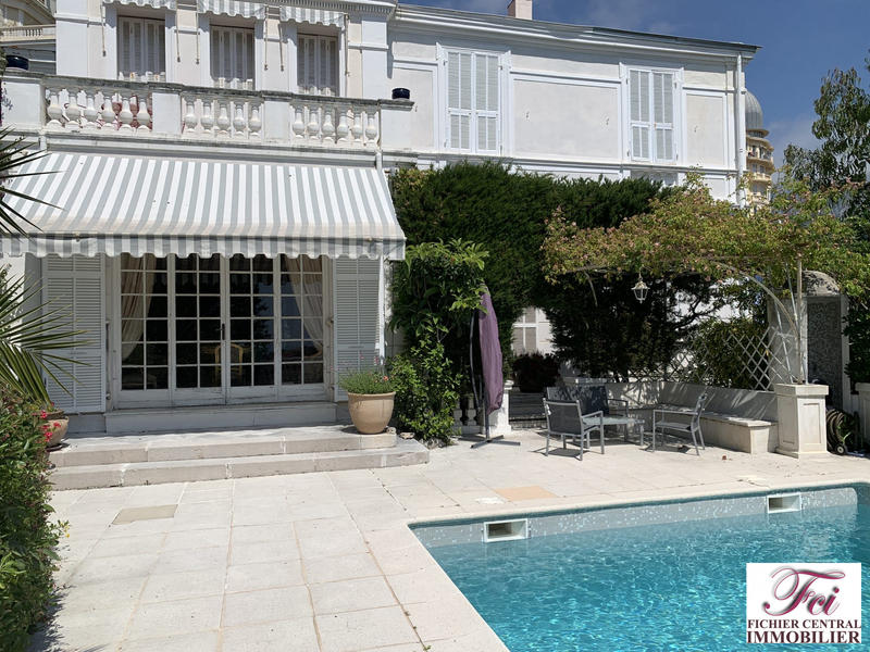 Villa - 310 m² - 11 pièces