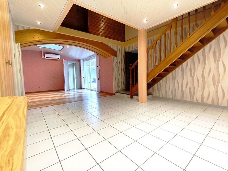 Maison - 229 m² - 9 pièces