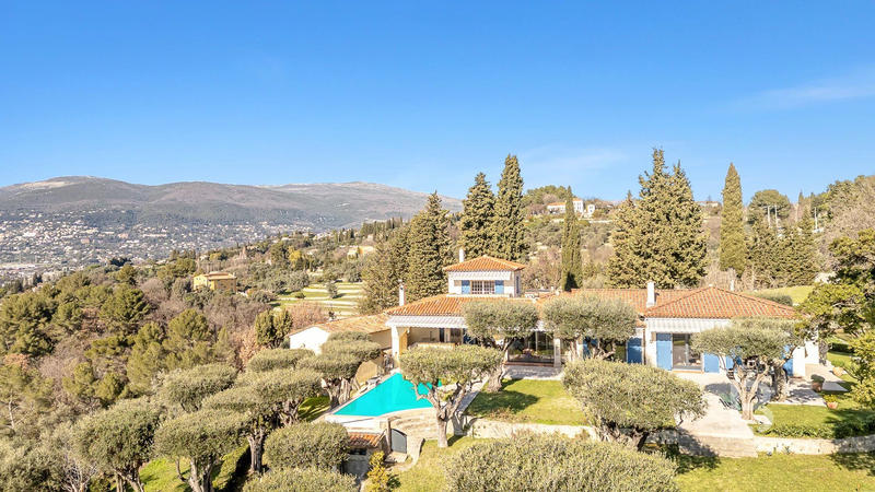 Maison - 390 m² - 12 pièces