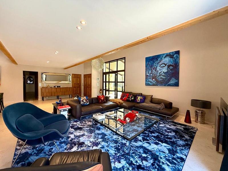 Maison - 300 m² - 6 pièces