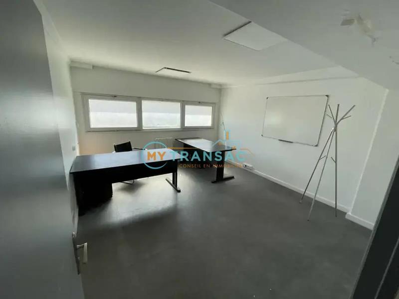 Local d'activités - 854 m²