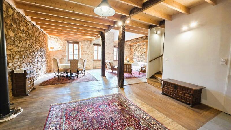 Maison en pierre - 182 m² - 7 pièces