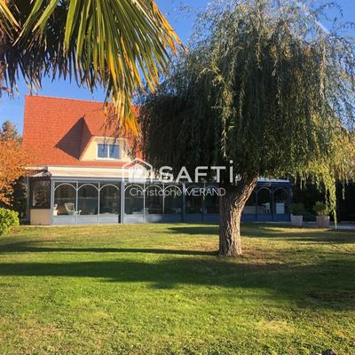 Maison - 296 m² - 12 pièces