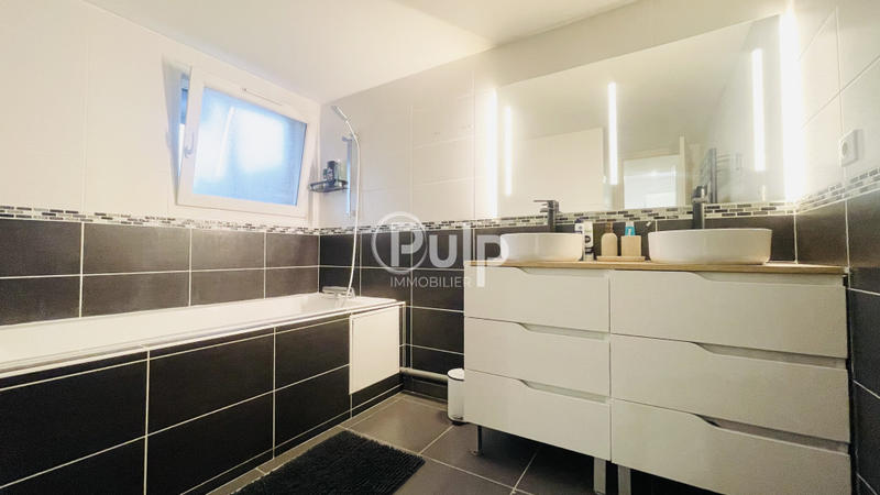 Maison - 80 m² - 5 pièces