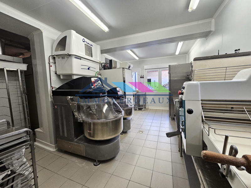 Local commercial - 125 m² - 4 pièces