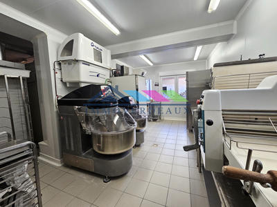 Local commercial - 125 m² - 4 pièces