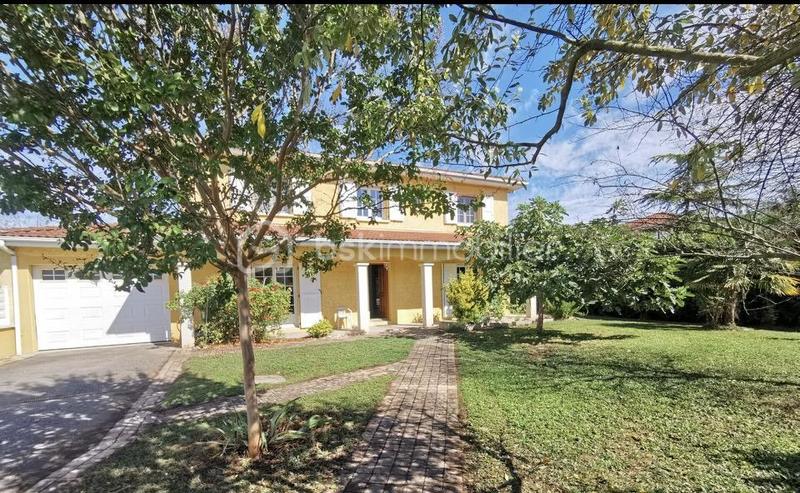 Villa - 235 m² - 8 pièces