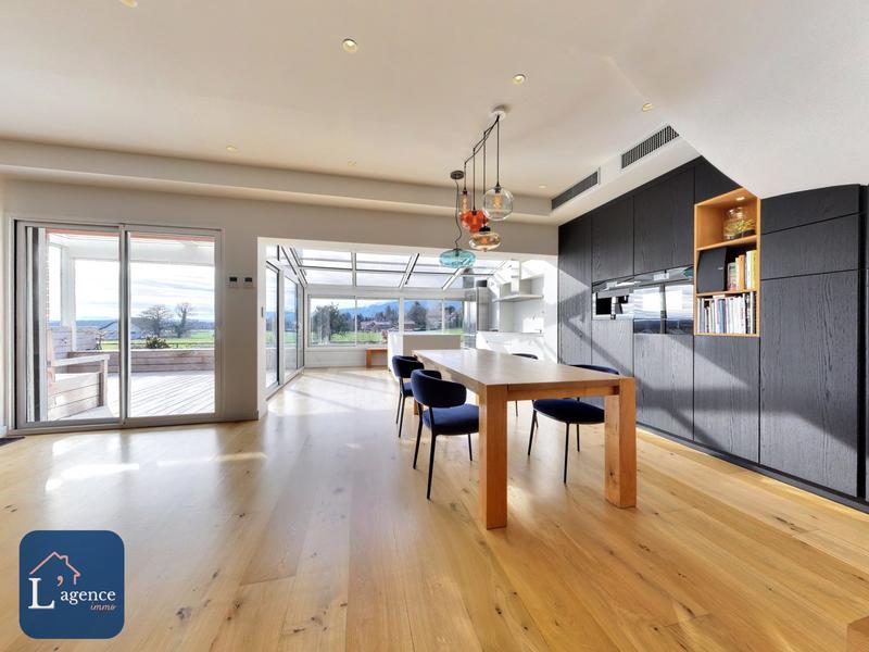 Appartement - 257 m² - 6 pièces