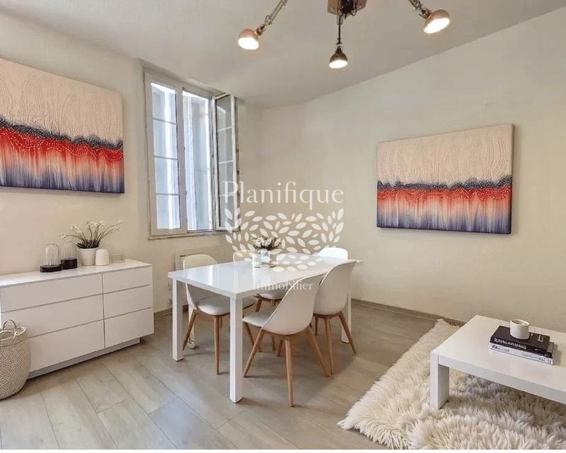 Immeuble - 301 m² - 6 pièces