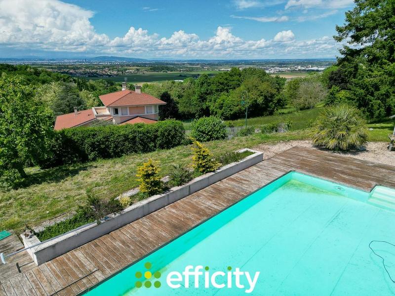 Villa - 244 m² - 6 pièces