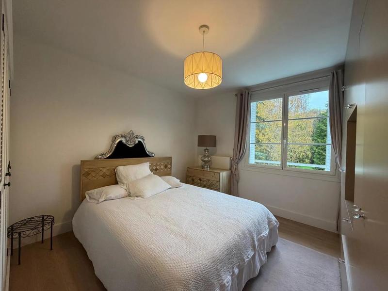 Maison - 230 m² - 8 pièces