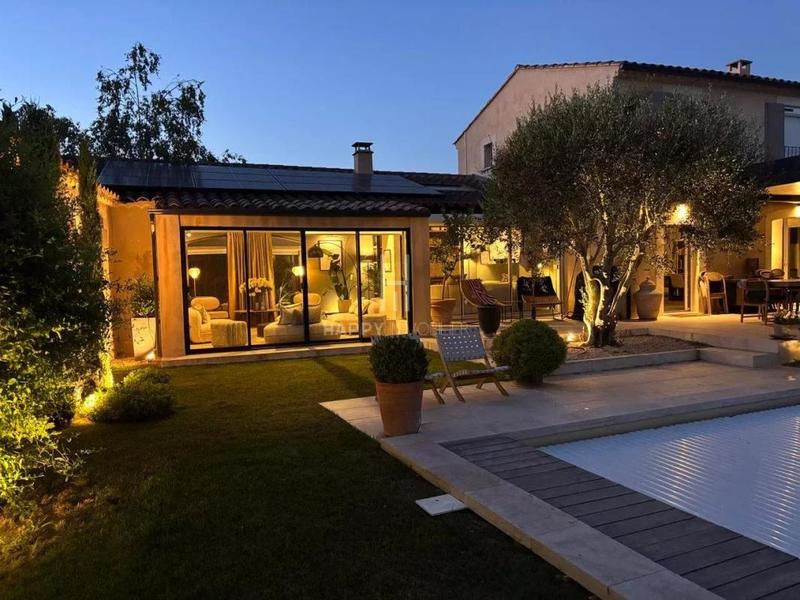 Maison - 220 m² - 7 pièces