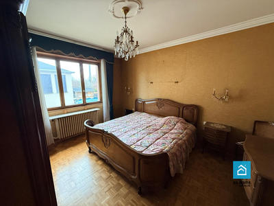 Maison - 210 m² - 7 pièces