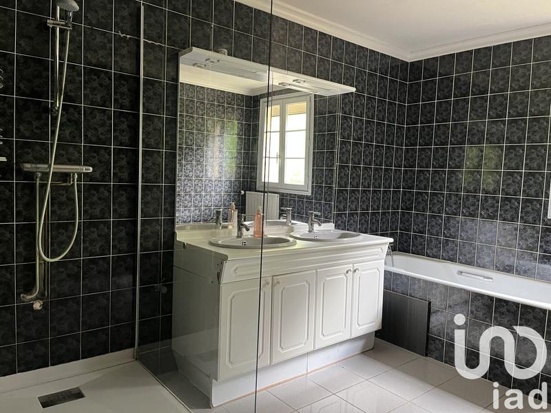 Maison - 198 m² - 8 pièces