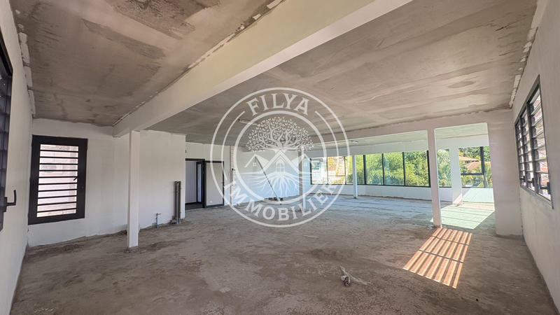 Local commercial - 117 m² - 1 pièce