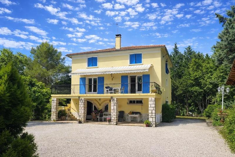 Maison - 237 m² - 9 pièces