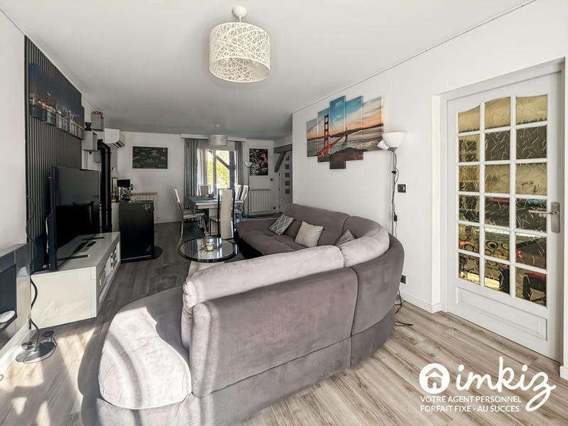 Maison - 213 m² - 9 pièces