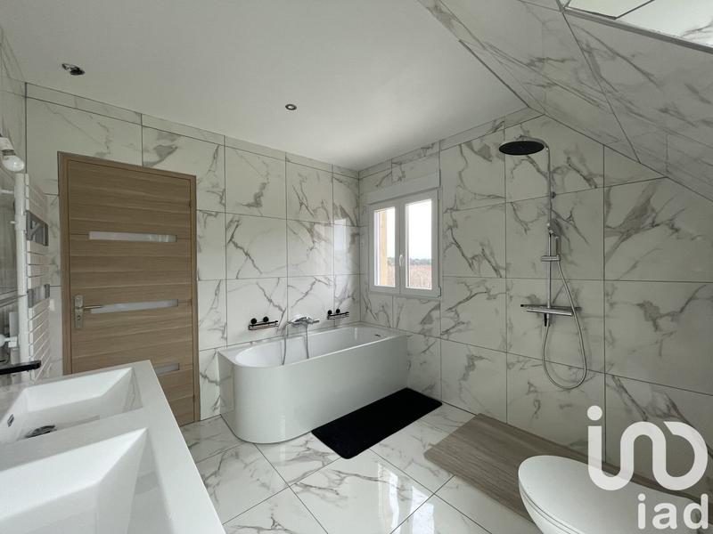 Maison - 222 m² - 7 pièces