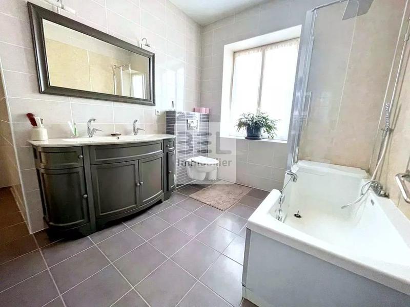 Maison - 188 m² - 7 pièces