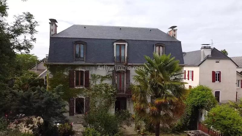 Maison - 212 m² - 8 pièces