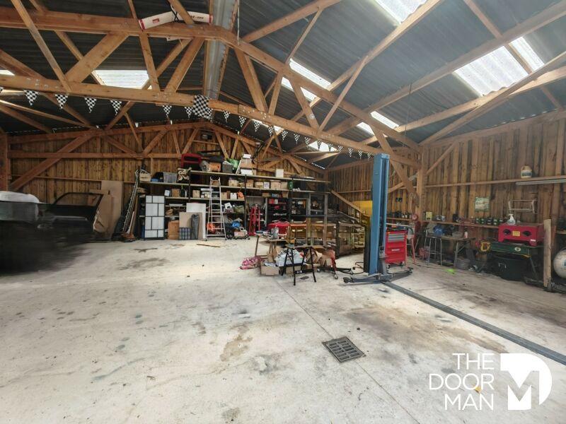 Propriété - 700 m² - 23 pièces