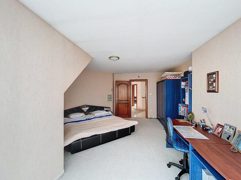 Villa - 272 m² - 6 pièces