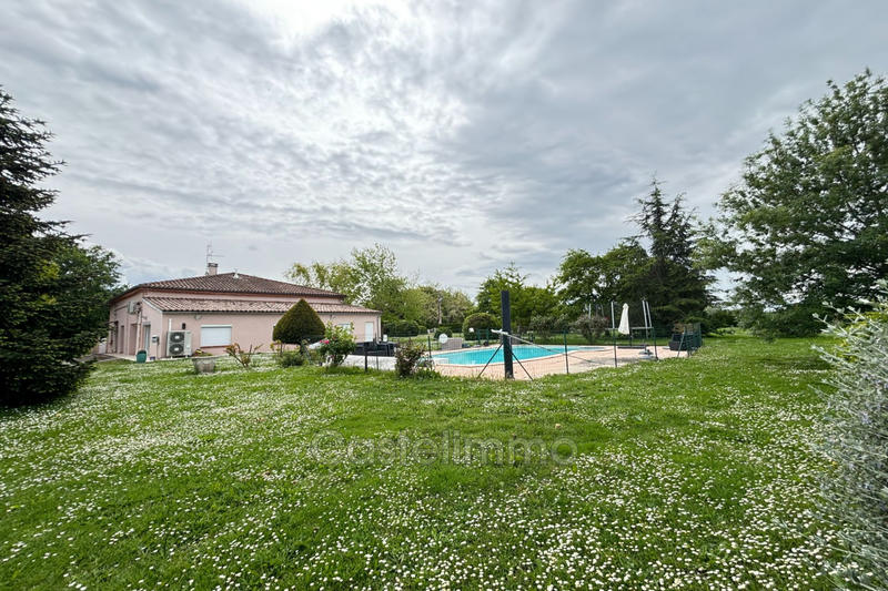 Maison - 370 m² - 10 pièces