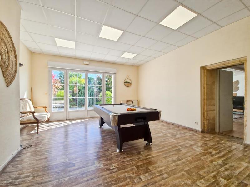 Demeure - 649 m² - 10 pièces