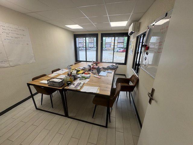 Bureau - 92 m² - 5 pièces