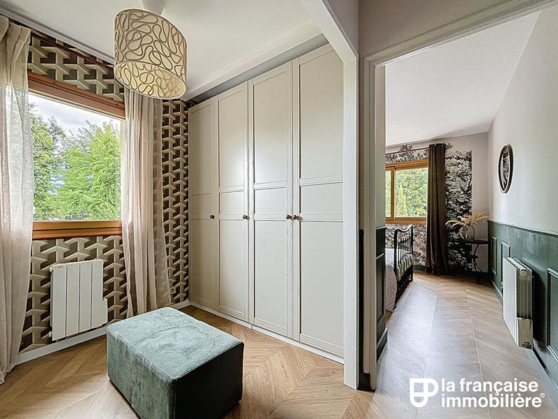 Maison - 230 m² - 8 pièces