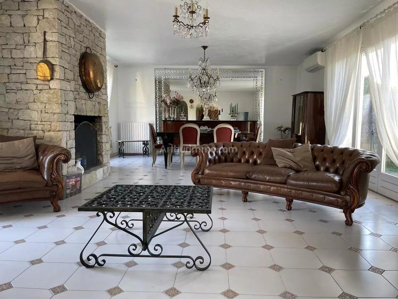 Maison - 250 m² - 5 pièces