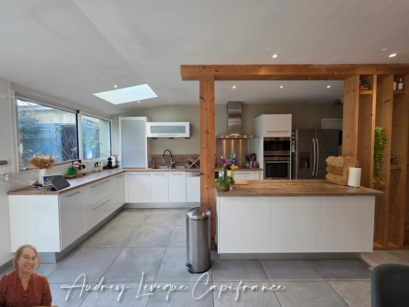 Maison - 251 m² - 7 pièces