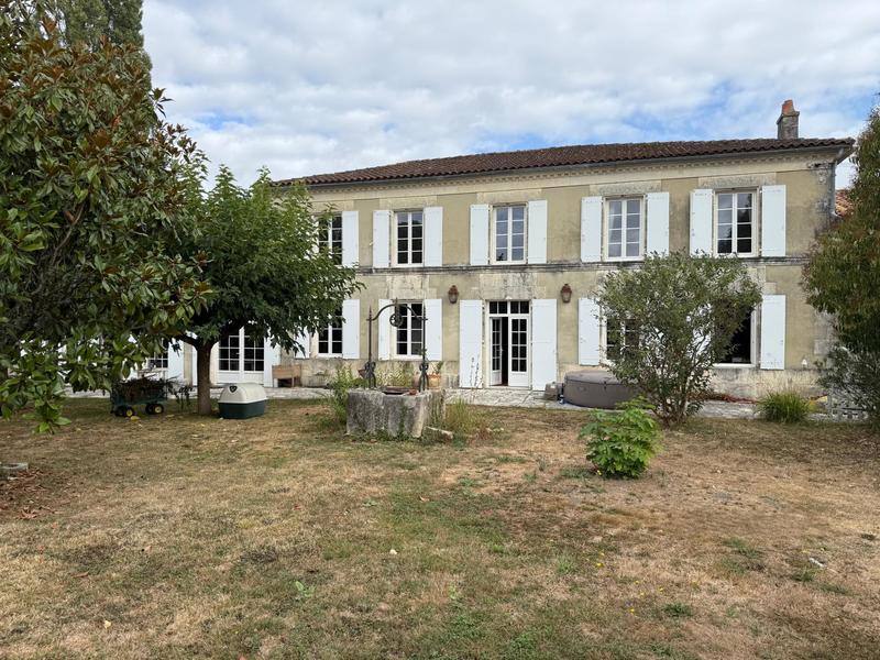Maison - 433 m² - 10 pièces