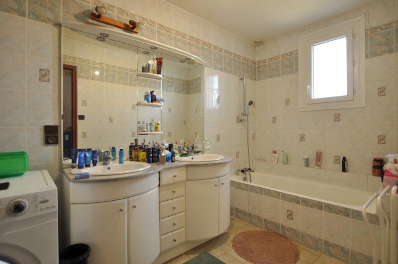 Maison - 99 m² - 4 pièces