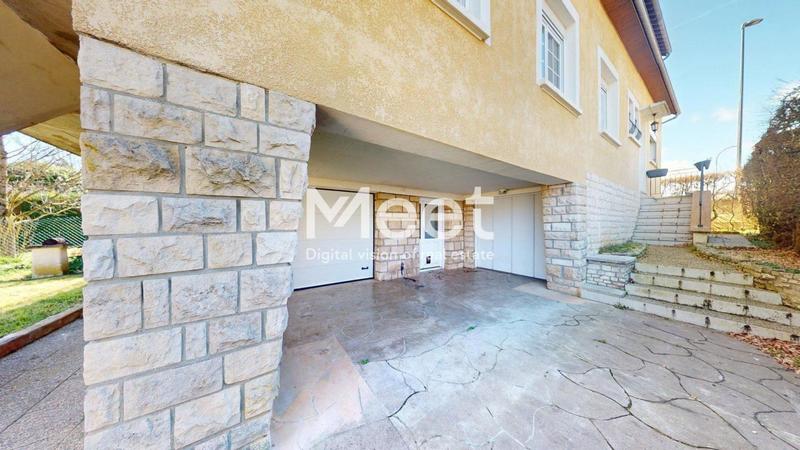 Maison - 210 m² - 8 pièces