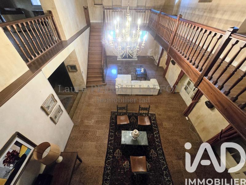 Maison - 525 m² - 12 pièces