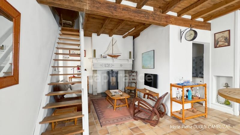 Maison - 208 m² - 9 pièces