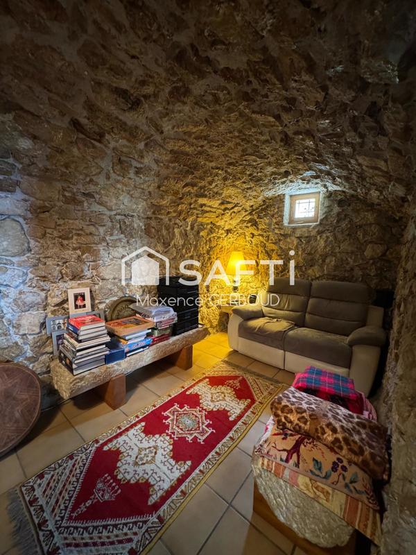 Maison - 184 m² - 8 pièces