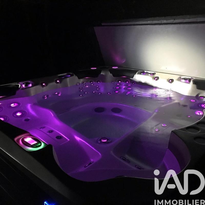 Maison - 402 m² - 12 pièces