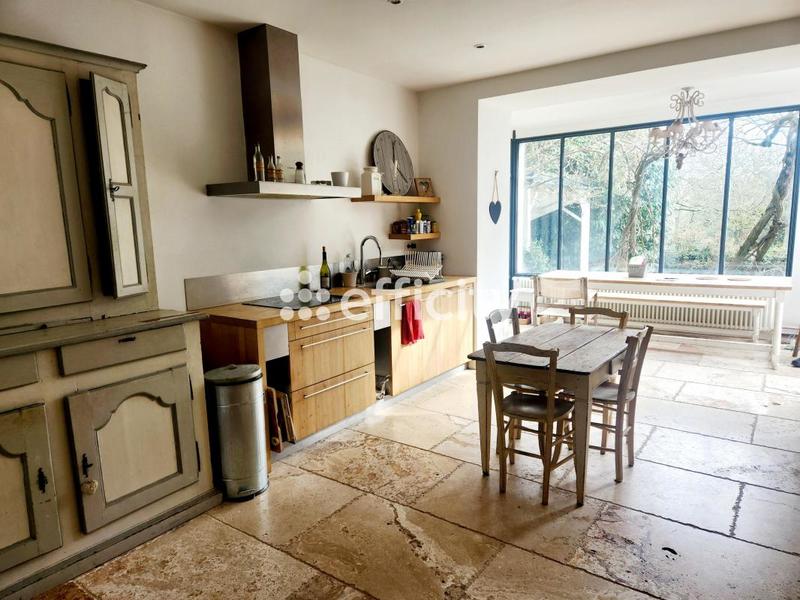 Maison - 215 m² - 10 pièces