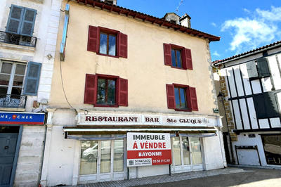 Maison - 260 m² - 11 pièces