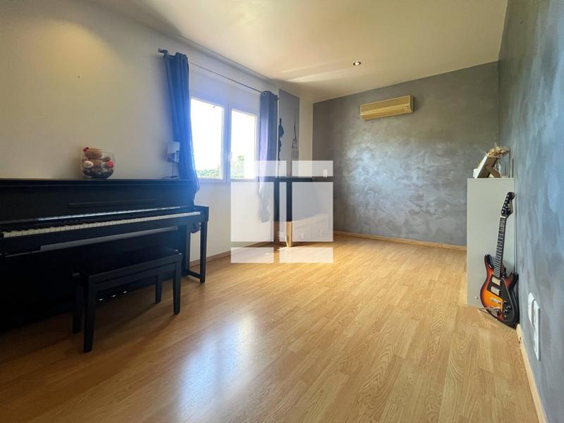 Villa - 207 m² - 8 pièces